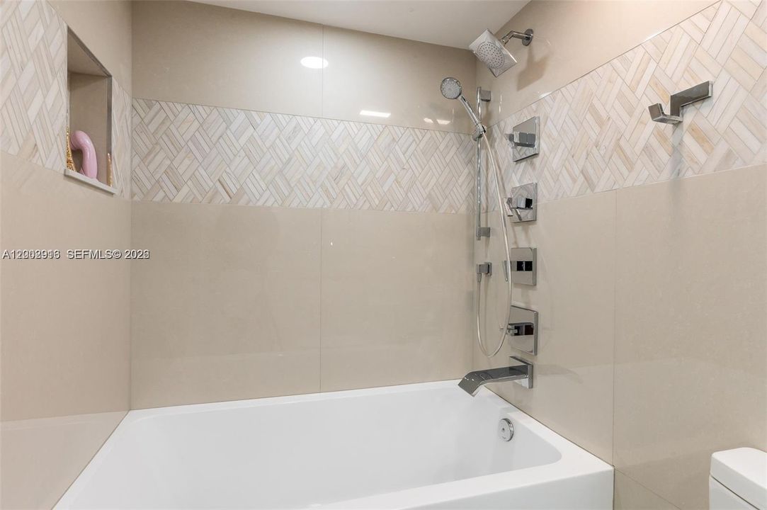 For Sale: $1,400,000 (3 beds, 3 baths, 1868 Square Feet)