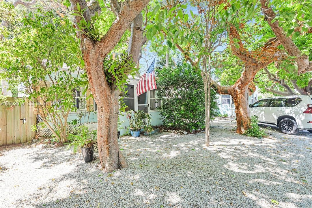 For Sale: $498,000 (1 beds, 1 baths, 506 Square Feet)