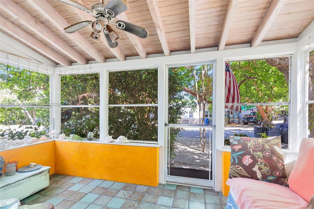 For Sale: $498,000 (1 beds, 1 baths, 506 Square Feet)