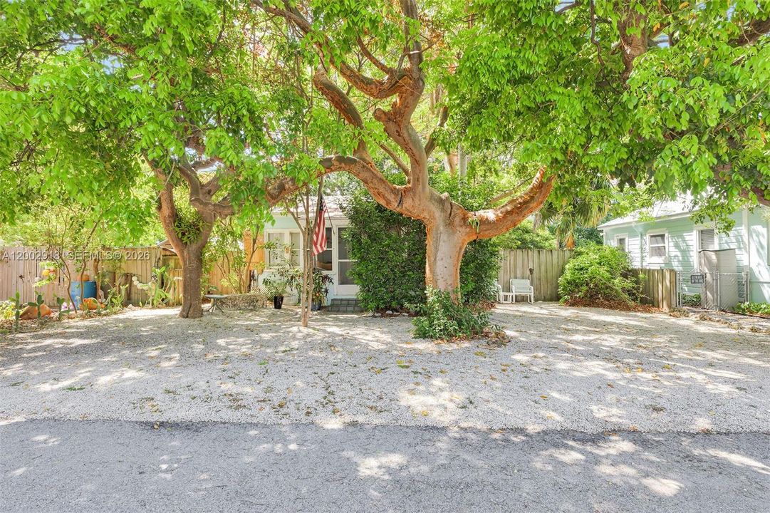For Sale: $498,000 (1 beds, 1 baths, 506 Square Feet)