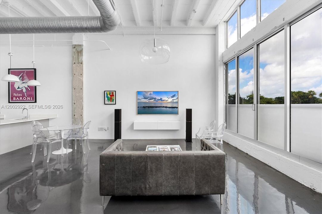 For Sale: $659,000 (1 beds, 1 baths, 1363 Square Feet)