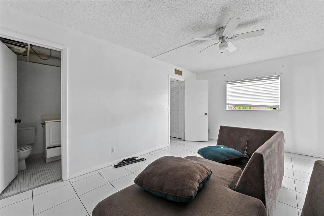 10 Bedroom 03