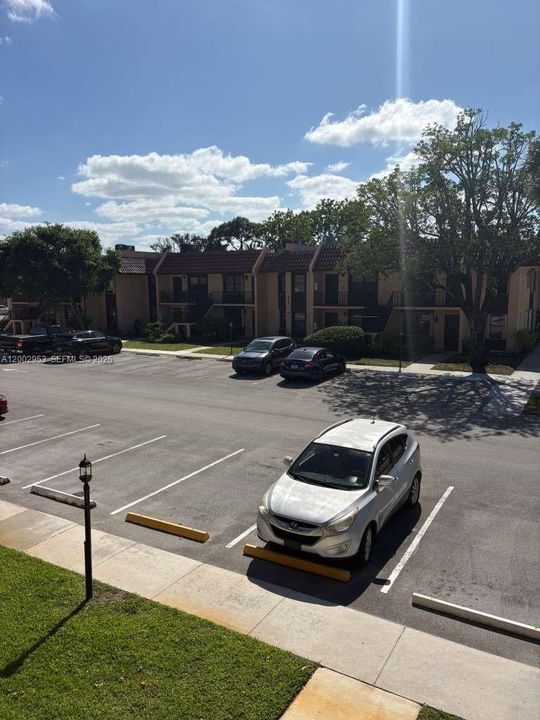 For Rent: $1,900 (2 beds, 2 baths, 1026 Square Feet)