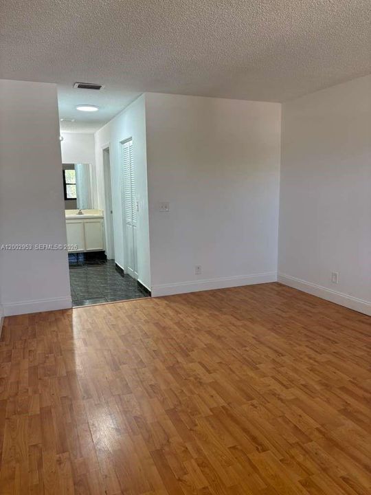 For Rent: $1,900 (2 beds, 2 baths, 1026 Square Feet)