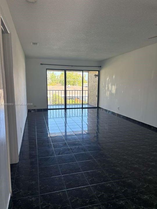 For Rent: $1,900 (2 beds, 2 baths, 1026 Square Feet)