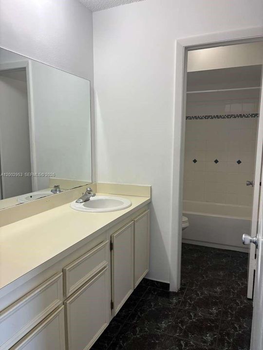 For Rent: $1,900 (2 beds, 2 baths, 1026 Square Feet)