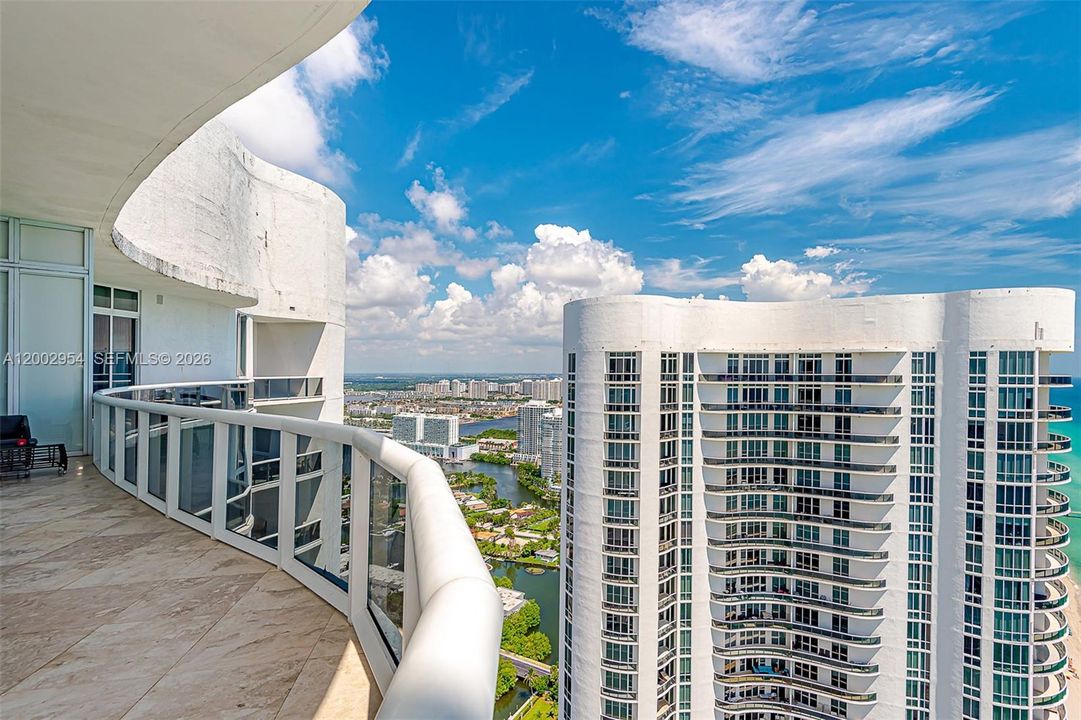 For Sale: $1,975,888 (3 beds, 3 baths, 1979 Square Feet)