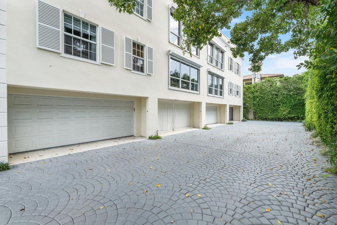 350 Cocoanut Row Apt 3A Palm-large-038-0