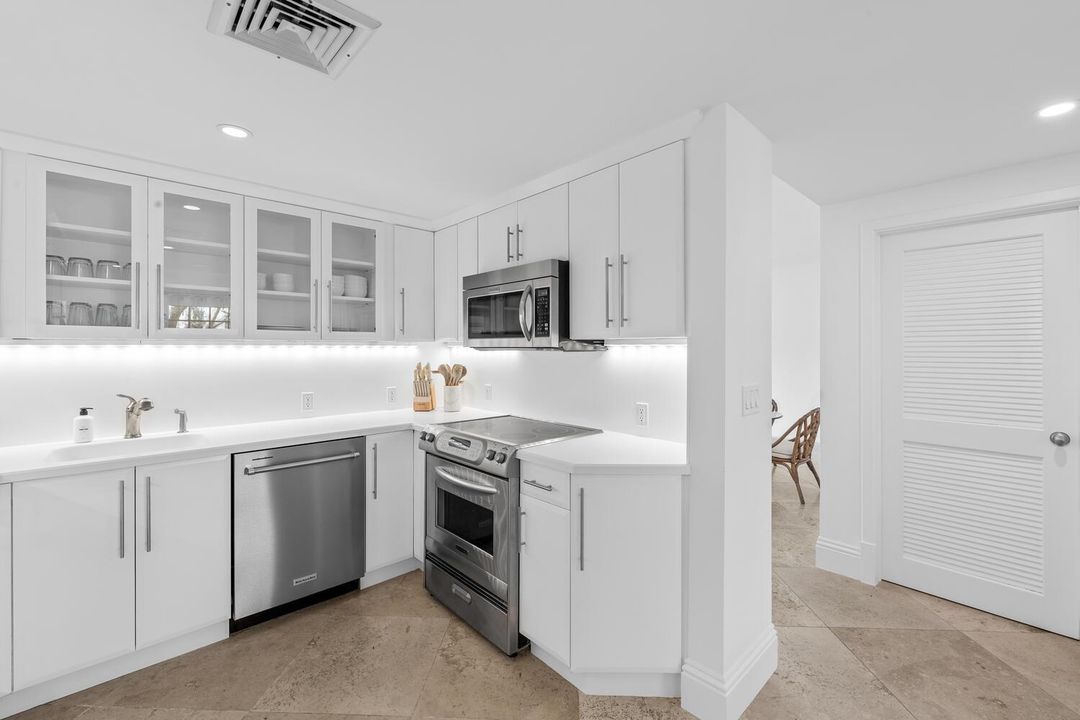 350 Cocoanut Row Apt 3A Palm-large-011-0