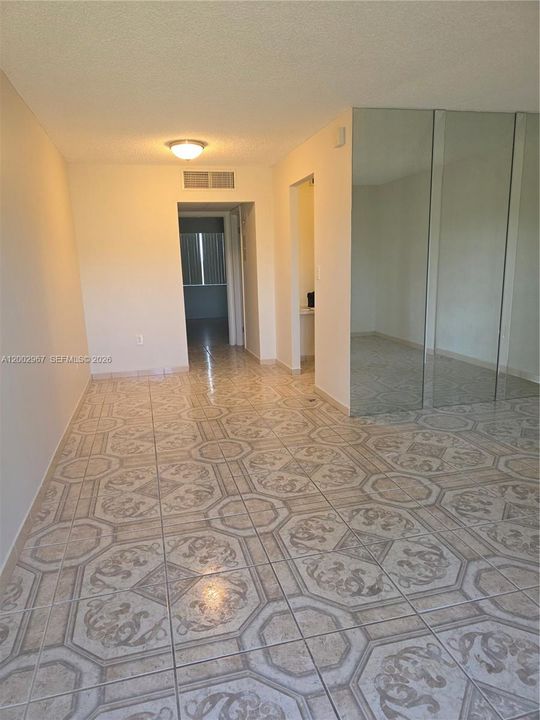 Active With Contract: $97,900 (1 beds, 1 baths, 660 Square Feet)
