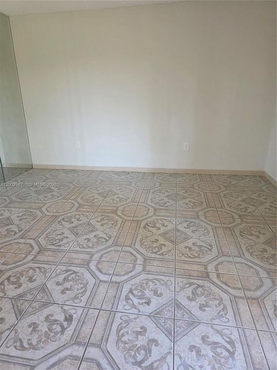 Active With Contract: $97,900 (1 beds, 1 baths, 660 Square Feet)