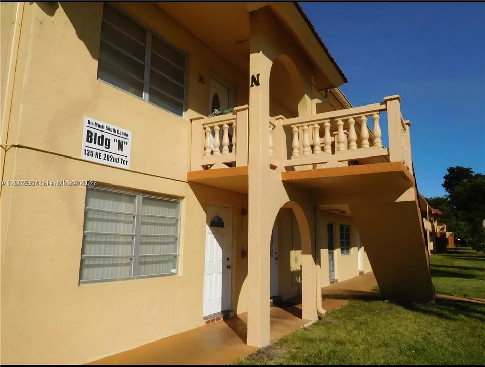 Active With Contract: $97,900 (1 beds, 1 baths, 660 Square Feet)