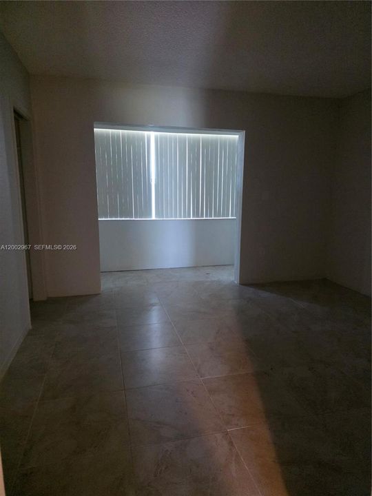 Active With Contract: $97,900 (1 beds, 1 baths, 660 Square Feet)