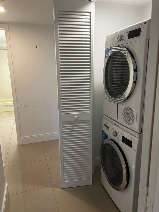 Activo con contrato: $360,000 (2 camas, 2 baños, 1178 Pies cuadrados)