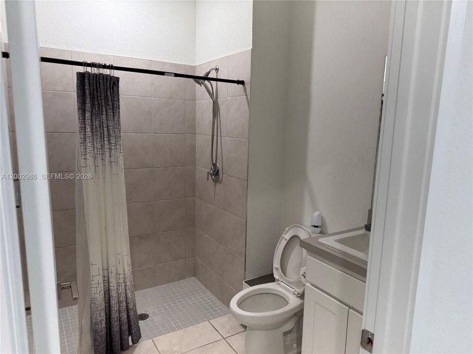 Activo con contrato: $2,999 (4 camas, 3 baños, 1924 Pies cuadrados)