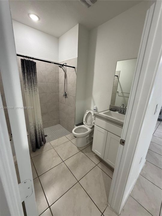 Activo con contrato: $2,999 (4 camas, 3 baños, 1924 Pies cuadrados)