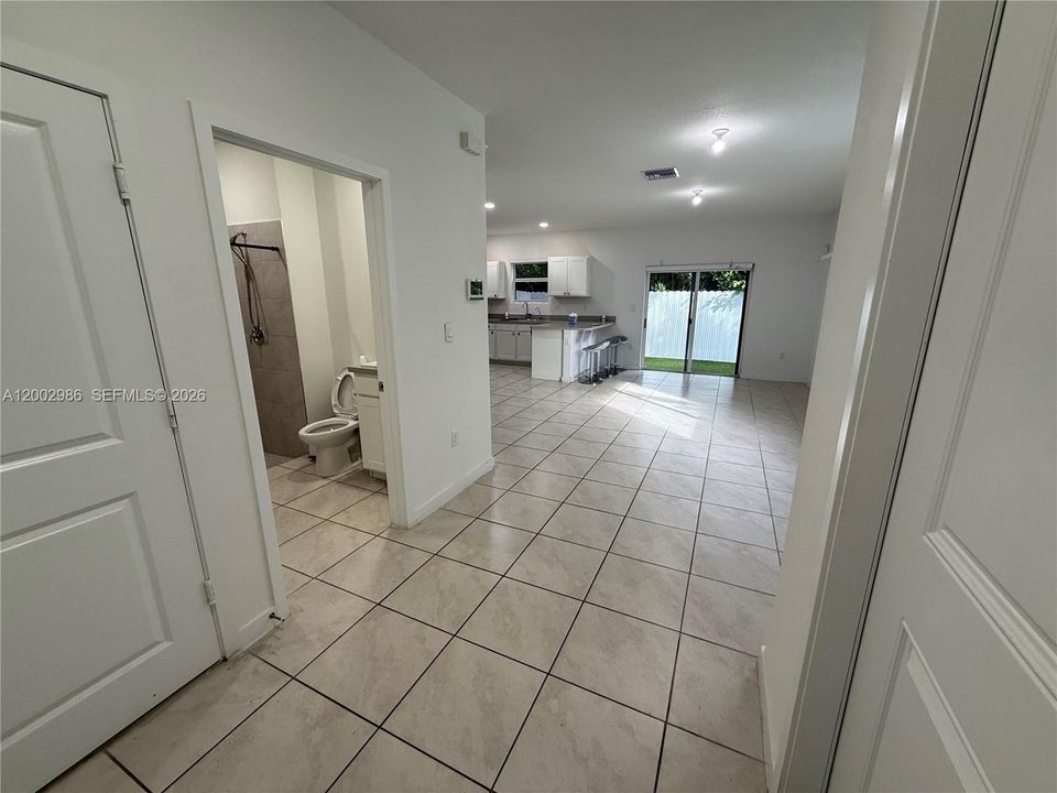 Activo con contrato: $2,999 (4 camas, 3 baños, 1924 Pies cuadrados)