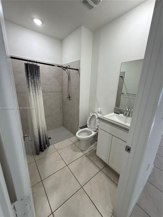 Activo con contrato: $2,999 (4 camas, 3 baños, 1924 Pies cuadrados)
