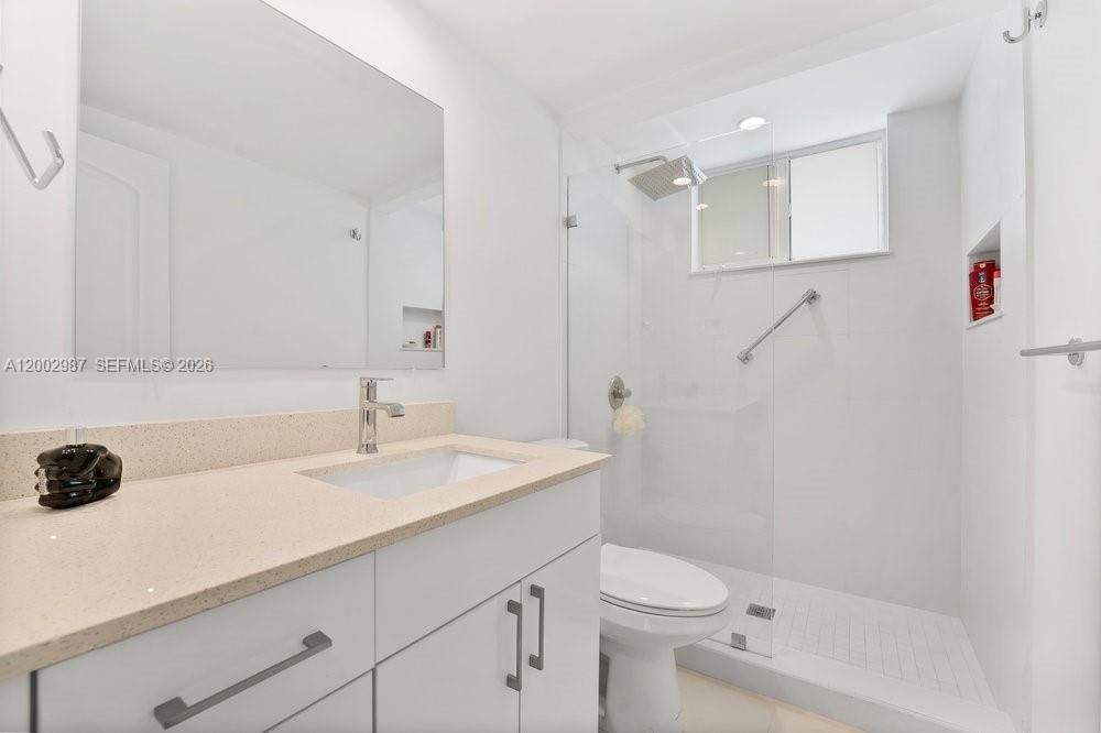 For Rent: $3,250 (1 beds, 1 baths, 725 Square Feet)