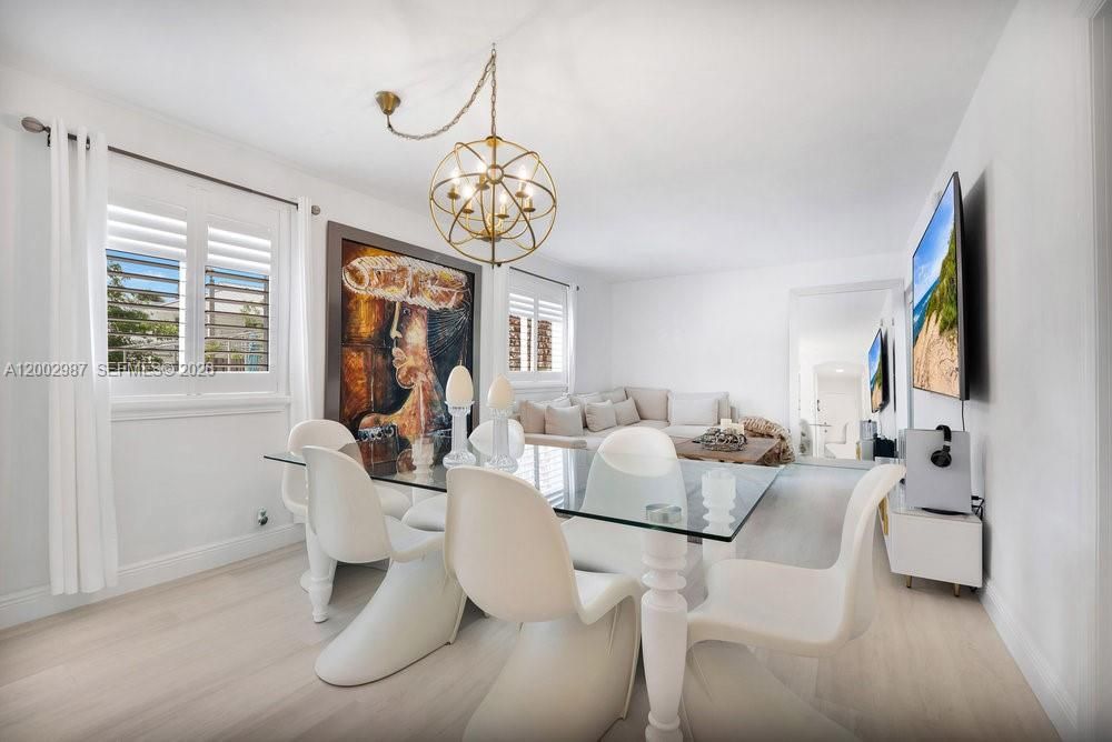 For Rent: $3,250 (1 beds, 1 baths, 725 Square Feet)