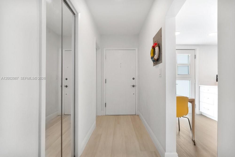 For Rent: $3,250 (1 beds, 1 baths, 725 Square Feet)
