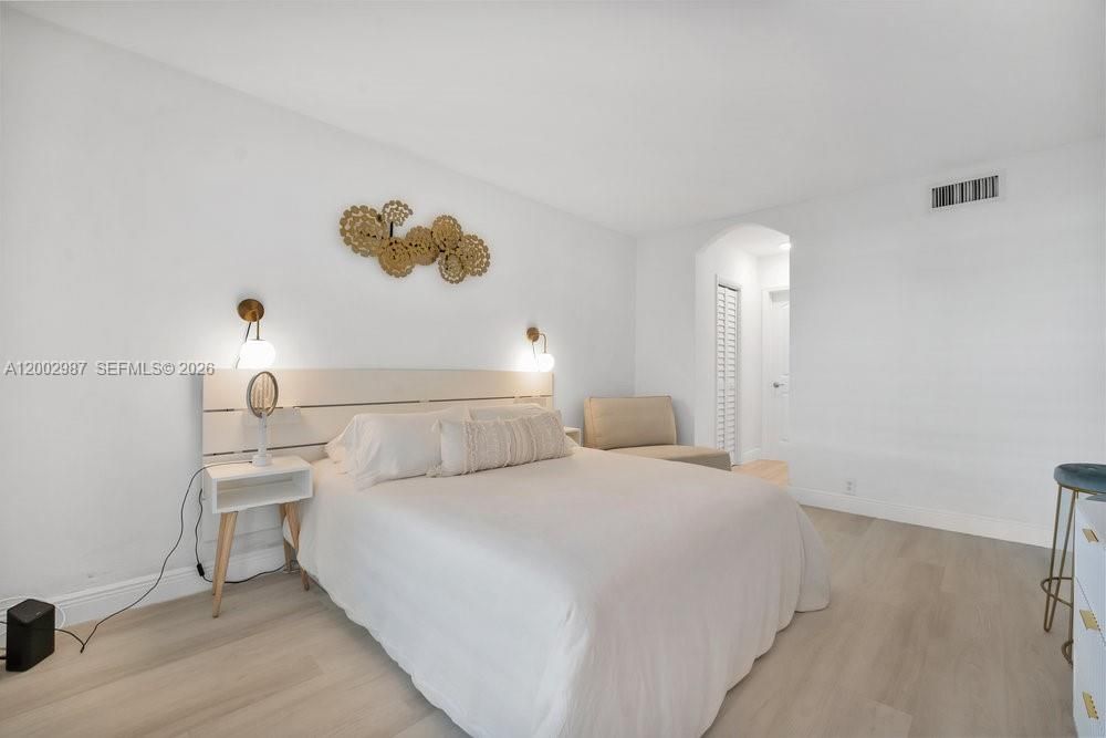 For Rent: $3,250 (1 beds, 1 baths, 725 Square Feet)