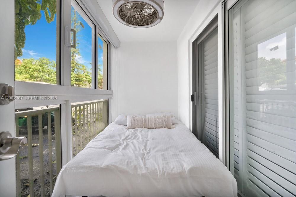 For Rent: $3,250 (1 beds, 1 baths, 725 Square Feet)