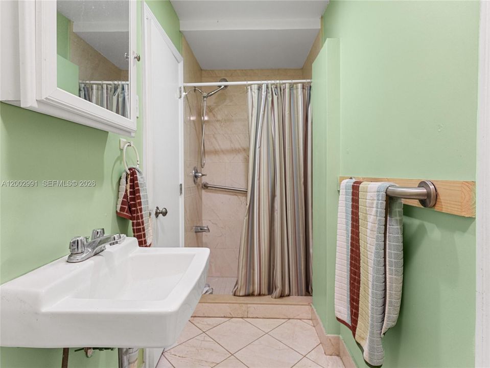 Active With Contract: $640,000 (4 beds, 2 baths, 2822 Square Feet)