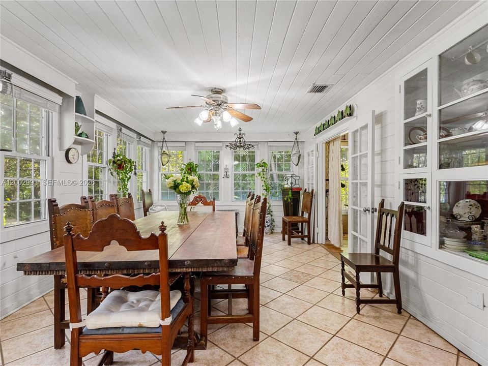 Active With Contract: $640,000 (4 beds, 2 baths, 2822 Square Feet)