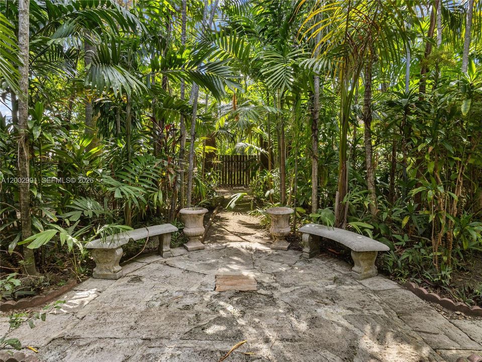 Active With Contract: $640,000 (4 beds, 2 baths, 2822 Square Feet)