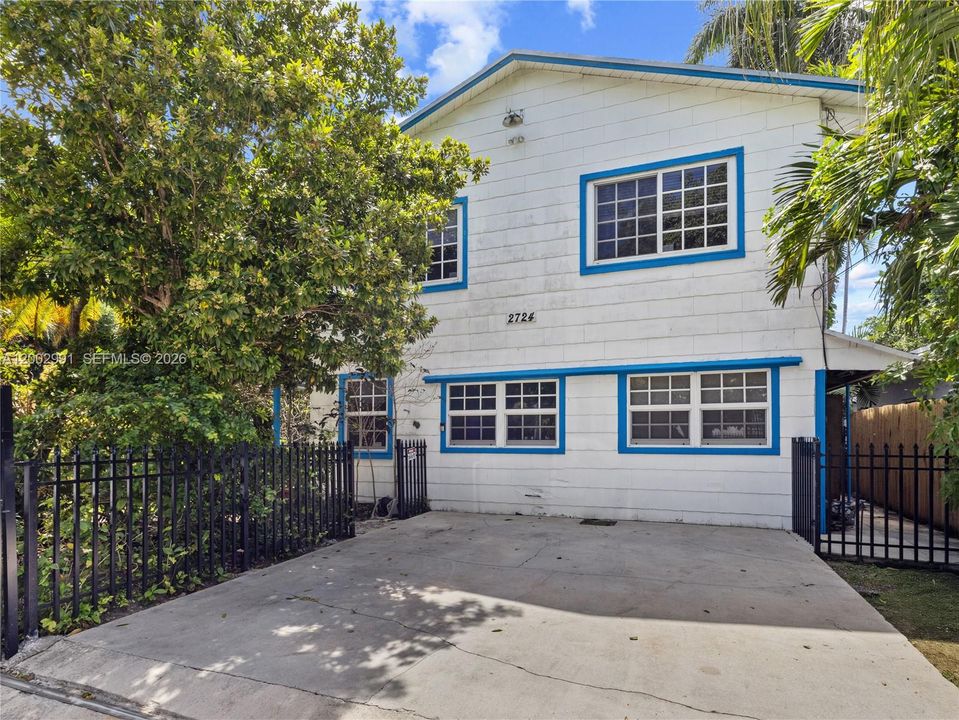 Active With Contract: $640,000 (4 beds, 2 baths, 2822 Square Feet)