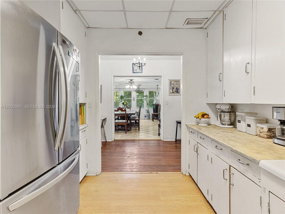 Active With Contract: $640,000 (4 beds, 2 baths, 2822 Square Feet)
