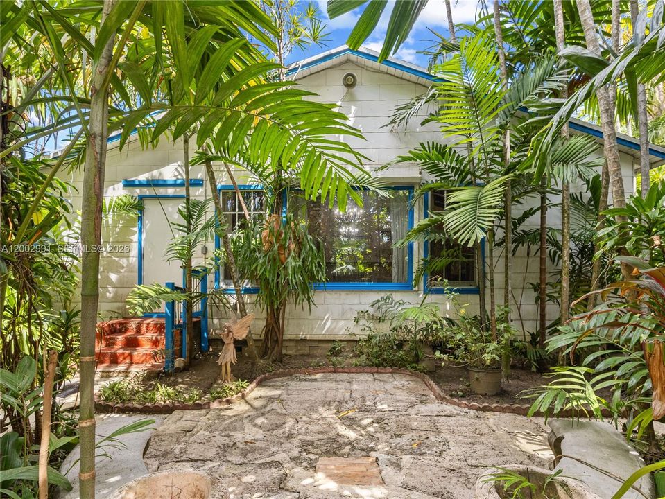 Active With Contract: $640,000 (4 beds, 2 baths, 2822 Square Feet)