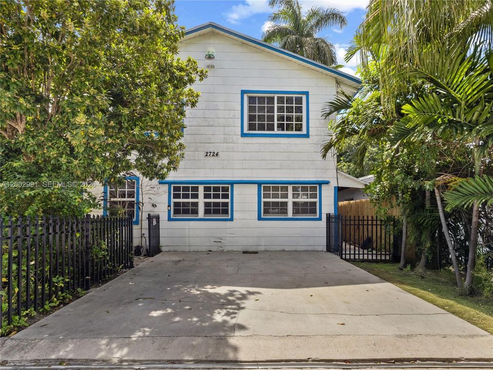 Active With Contract: $640,000 (4 beds, 2 baths, 2822 Square Feet)