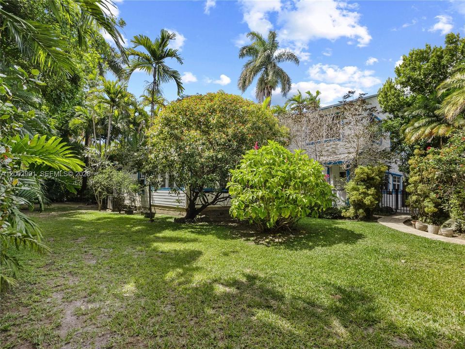 Active With Contract: $640,000 (4 beds, 2 baths, 2822 Square Feet)