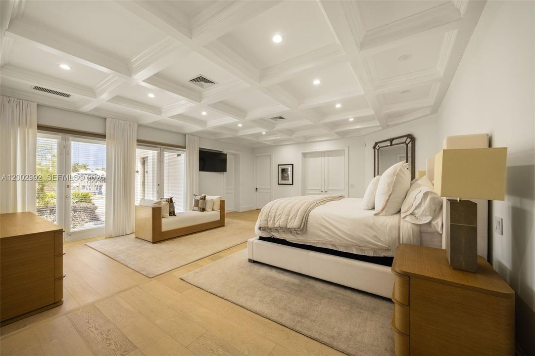 На продажу: $39,995,000 (7 спален, 6 ванн, 8132 Квадратных фут)