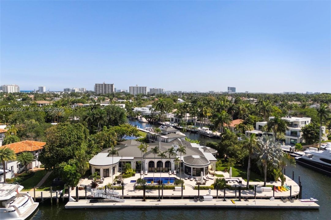 На продажу: $39,995,000 (7 спален, 6 ванн, 8132 Квадратных фут)