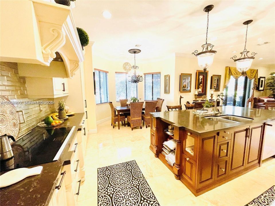 En Renta: $7,800 (5 camas, 4 baños, 4717 Pies cuadrados)
