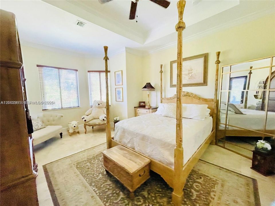 En Renta: $7,800 (5 camas, 4 baños, 4717 Pies cuadrados)