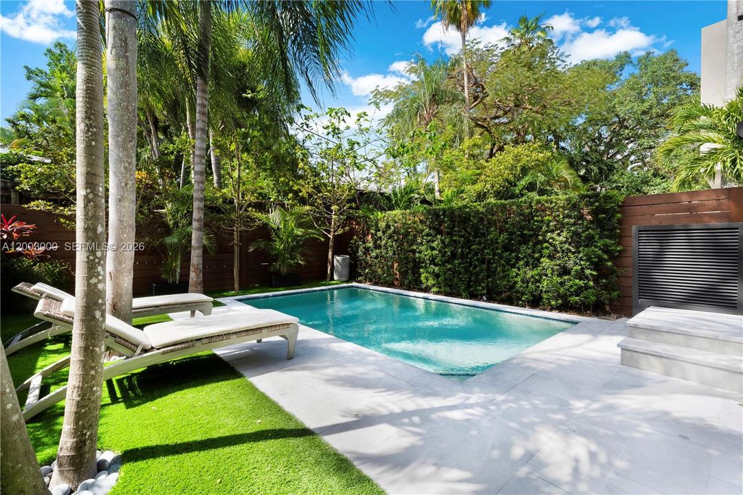 Active With Contract: $2,895,000 (4 beds, 3 baths, 2902 Square Feet)