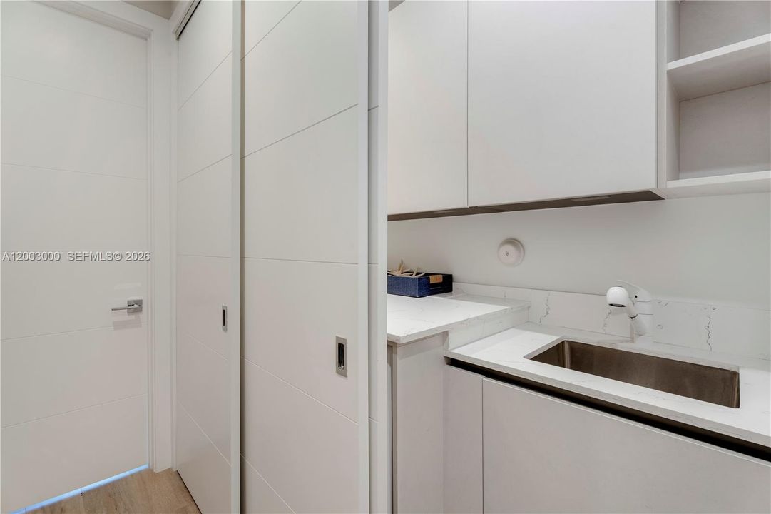 Active With Contract: $2,895,000 (4 beds, 3 baths, 2902 Square Feet)
