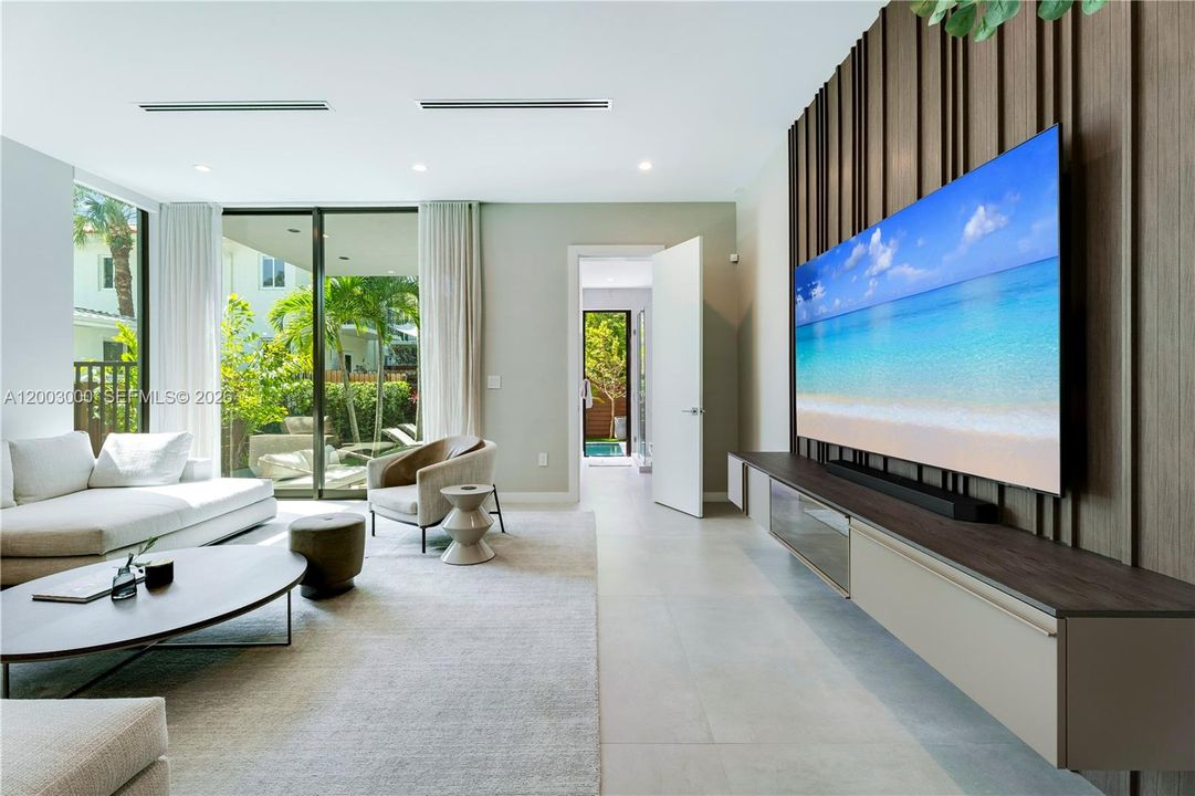 Active With Contract: $2,895,000 (4 beds, 3 baths, 2902 Square Feet)