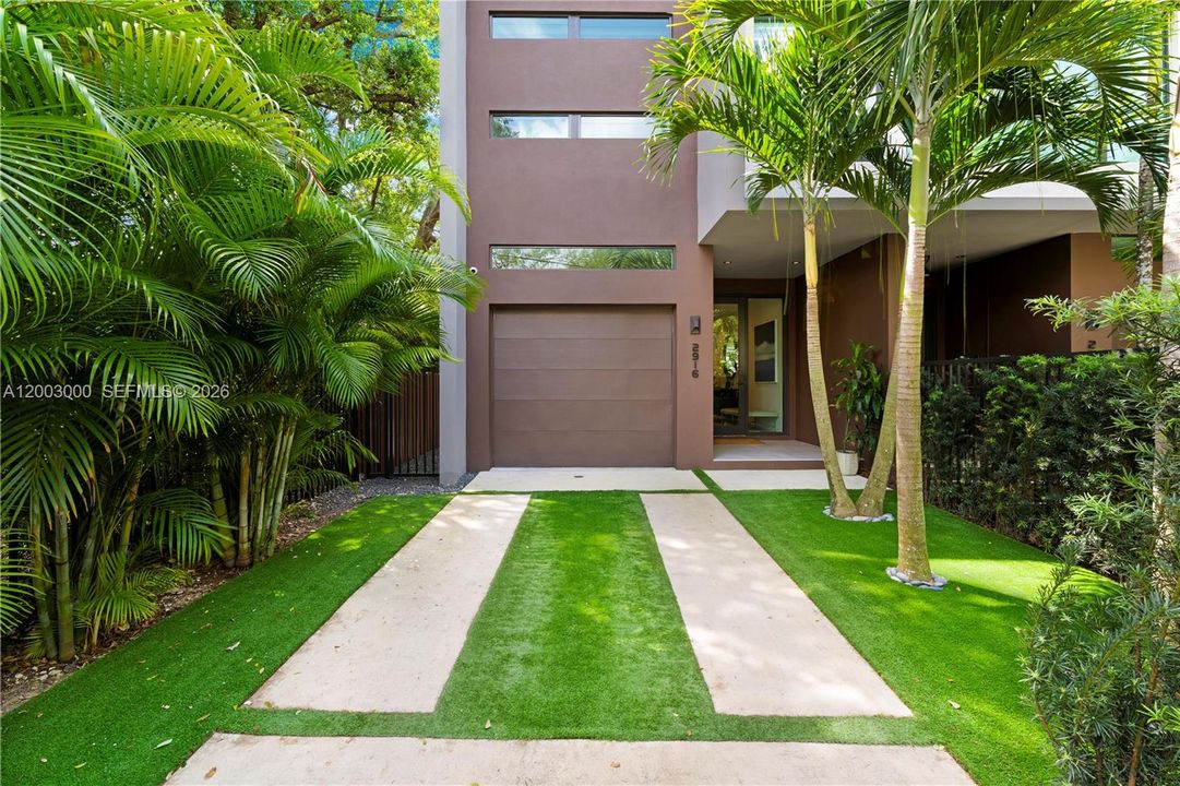 Active With Contract: $2,895,000 (4 beds, 3 baths, 2902 Square Feet)