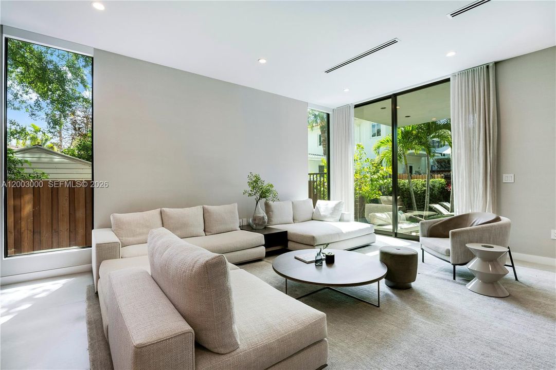 Active With Contract: $2,895,000 (4 beds, 3 baths, 2902 Square Feet)