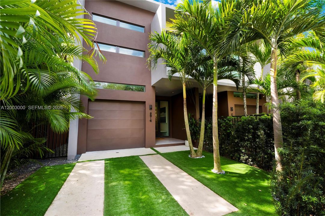 Active With Contract: $2,895,000 (4 beds, 3 baths, 2902 Square Feet)