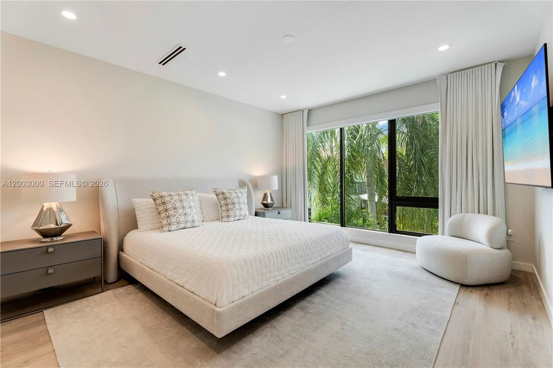 Active With Contract: $2,895,000 (4 beds, 3 baths, 2902 Square Feet)