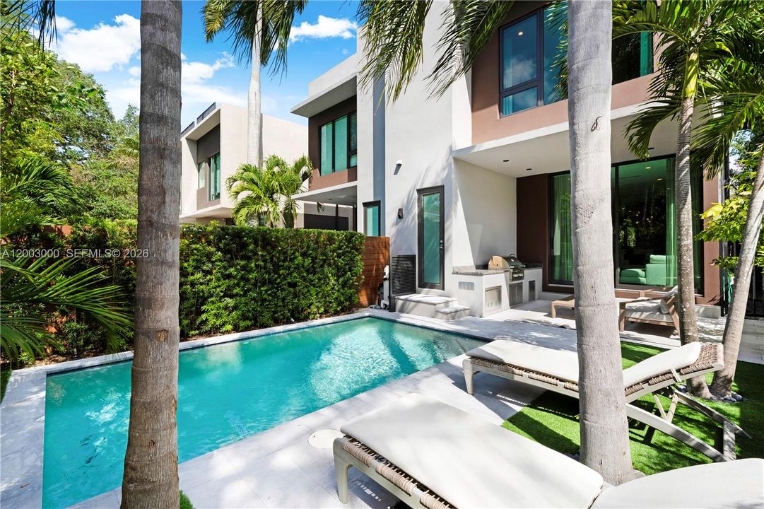 Active With Contract: $2,895,000 (4 beds, 3 baths, 2902 Square Feet)