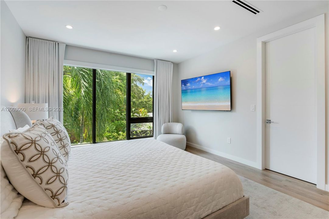 Active With Contract: $2,895,000 (4 beds, 3 baths, 2902 Square Feet)