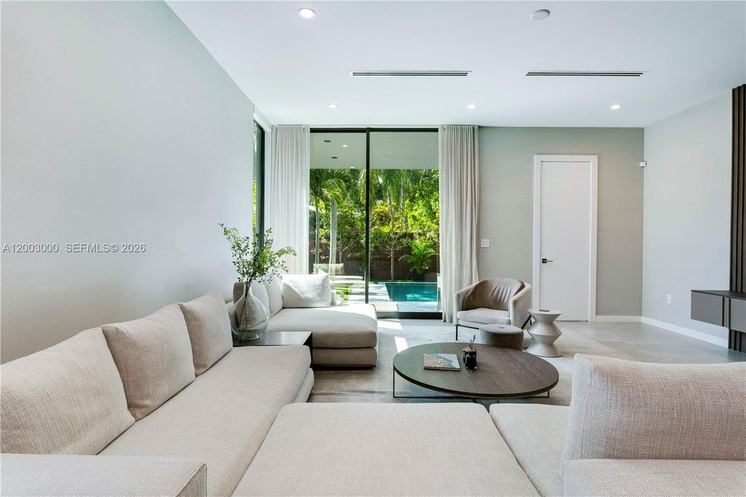 Active With Contract: $2,895,000 (4 beds, 3 baths, 2902 Square Feet)