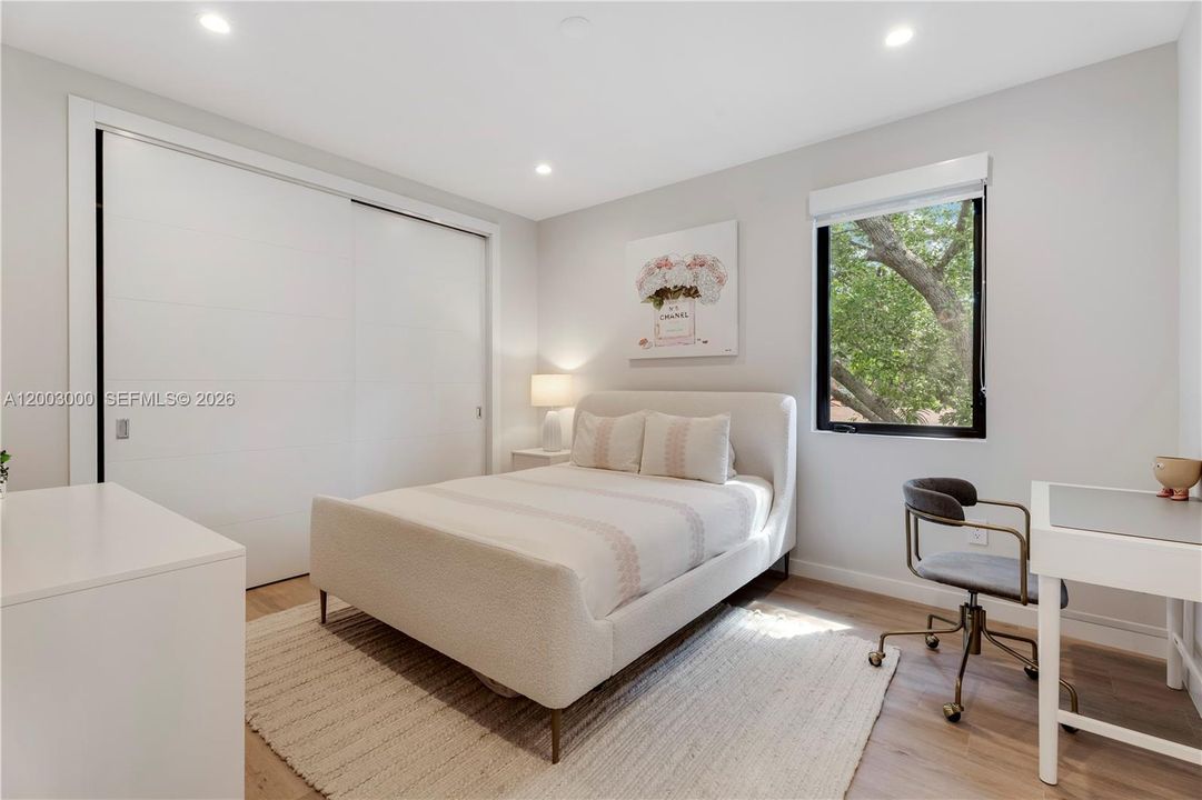 Active With Contract: $2,895,000 (4 beds, 3 baths, 2902 Square Feet)